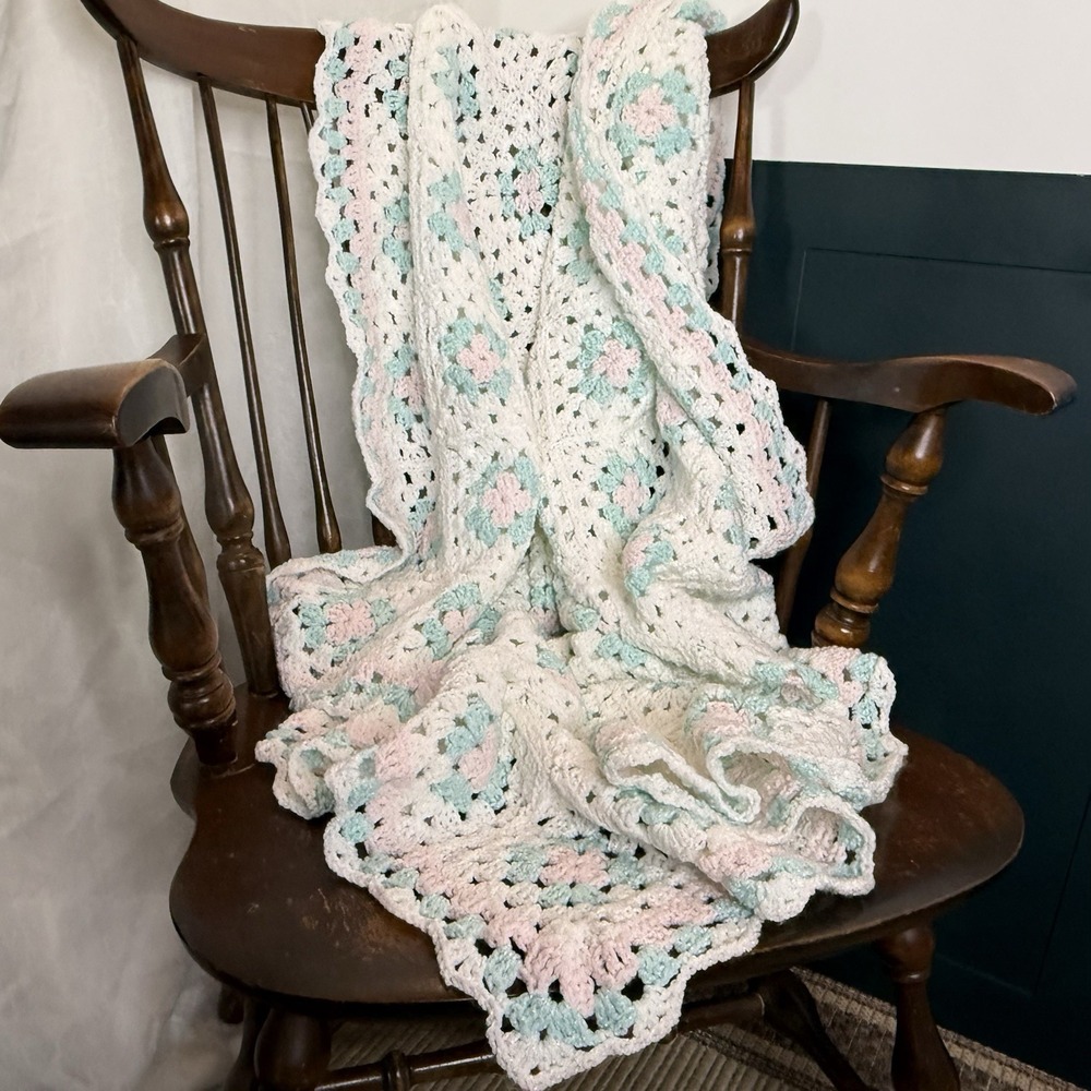Vintage Handmade Crochet Afghan Throw Pastel Floral Granny Square Blanket 48x50